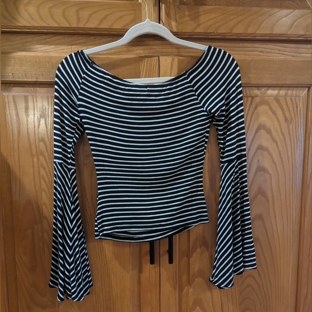 Popular 21 Size Small Black and White Crop